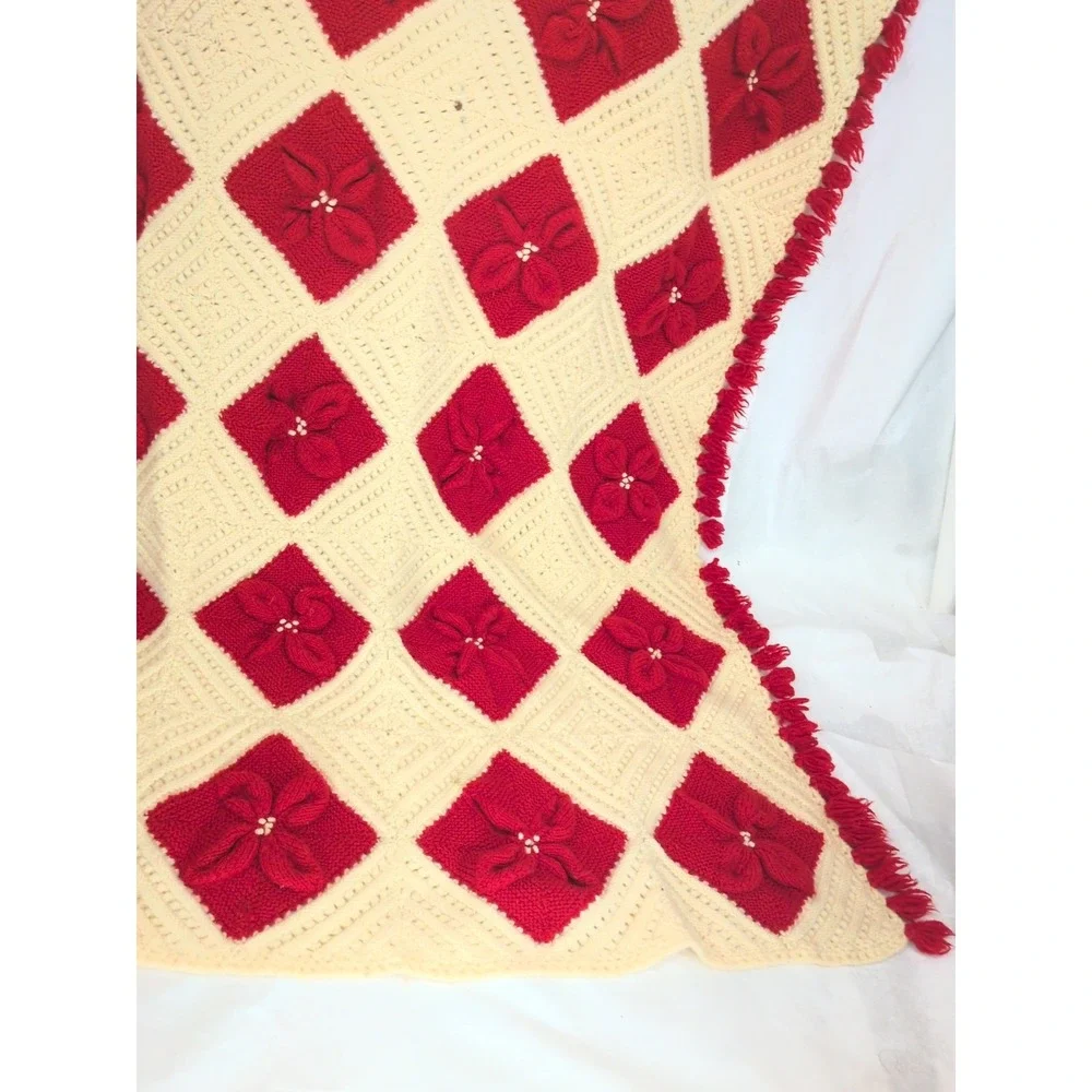 VTG  Granny Nantucket Poinsettia Afghan 87